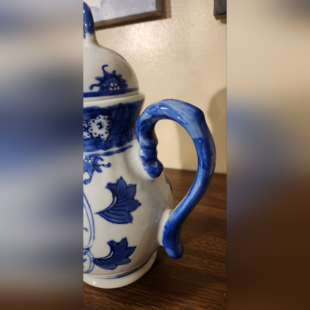 Vintage Chinese Cobalt Blue & White Porcelain Ceramic 8" Teapot w/ Lid - Picture 3 of 7